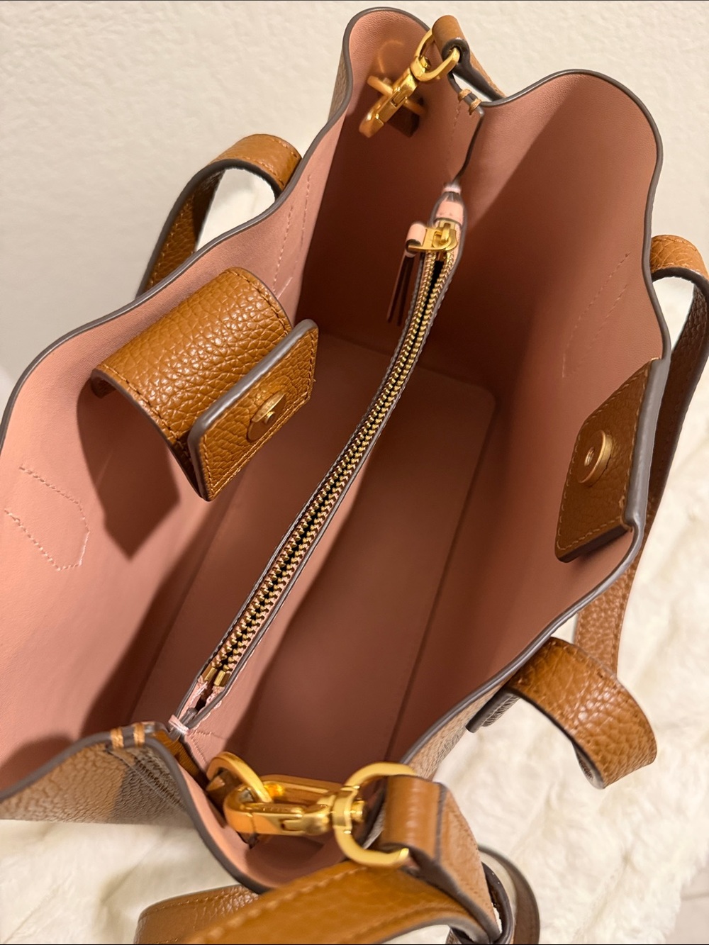 Tory Burch Chestnut Pebbled Leather Crossbody Tote with Gold Logo - Picture 2 of 3